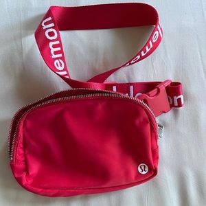 Lululemon employee Everywhere Belt Bag!